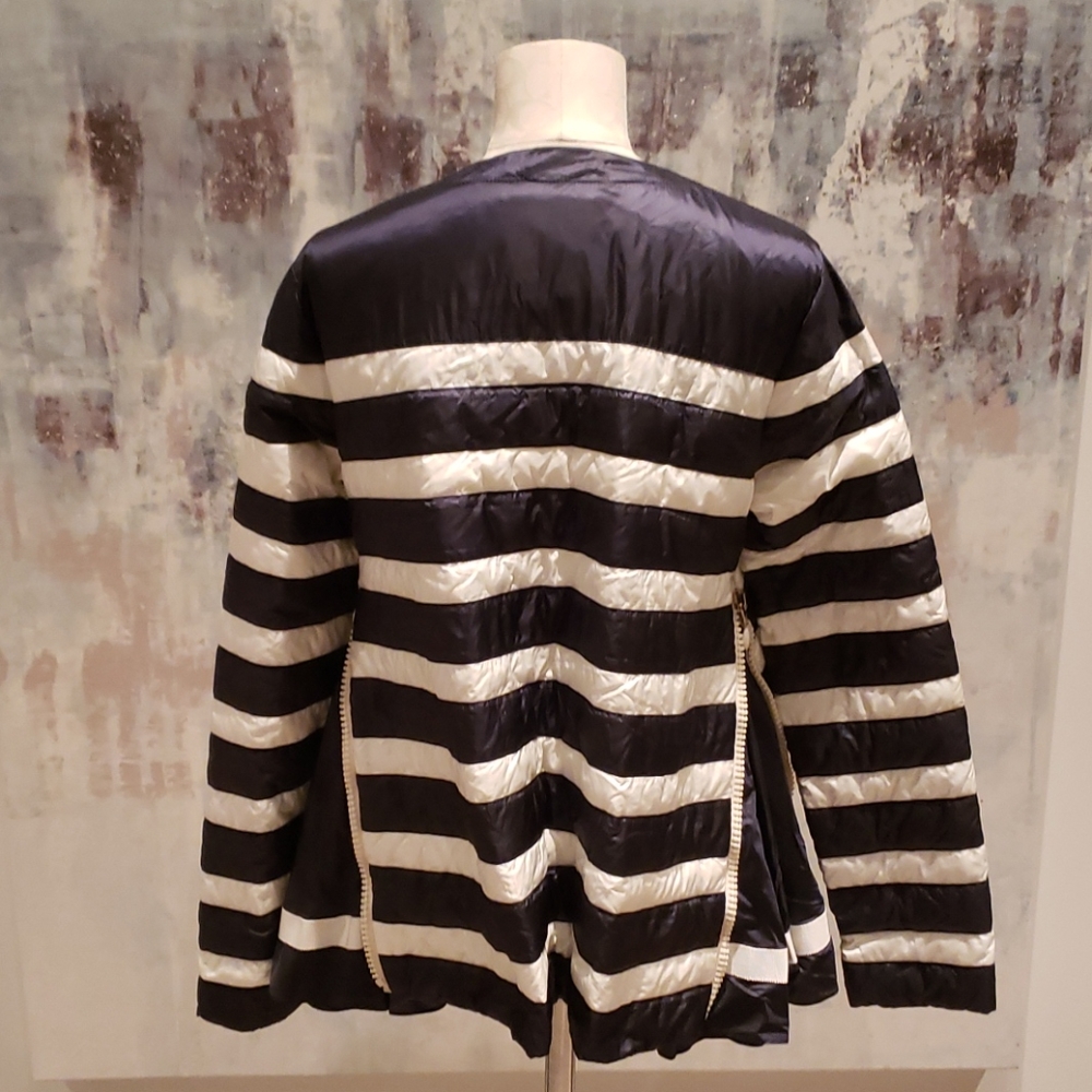 Moncler light down jacket - Picture 10 of 12